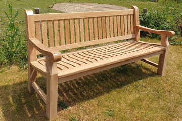 What is a 'hardwood' memorial bench?
