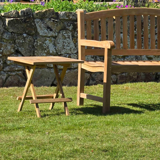 garden coffee table folding on a lawn