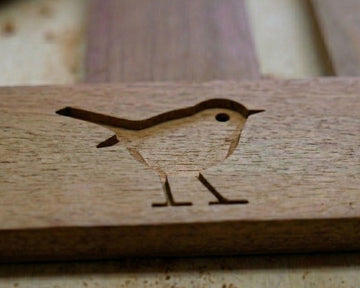 personalise UK memorial benches with wood carvings and engravings of pictures and images